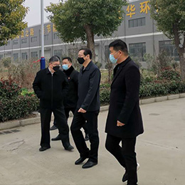 2月25日，阜阳市中级人民法院党组书记、院长吴世琦和党组成员、副院长杜枫等人来我公司深入了解疫情防控期间企业复工复产情况